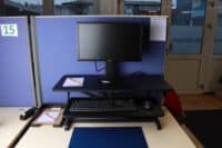 Stillleben mit Bildschirm, die Ruhe vor dem Lernbeginn.